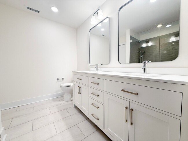 Building Photo - 3 Bedroom Home with 2 Car Garage and Resort Style Pool Access