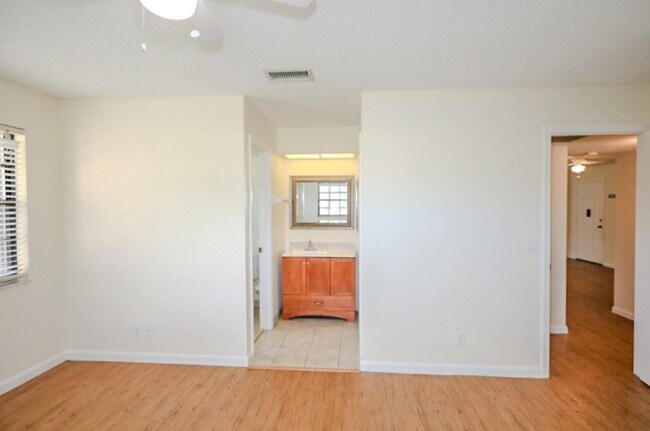 Building Photo - 4464 Oak Terrace Dr