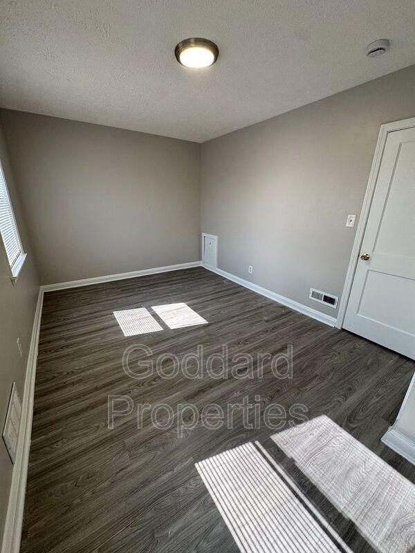 Building Photo - 3483 Dunhaven Rd