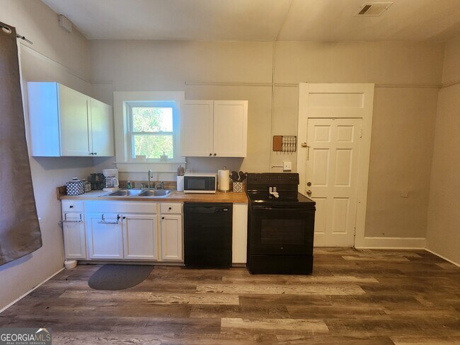 Building Photo - 917 Oakview Ave