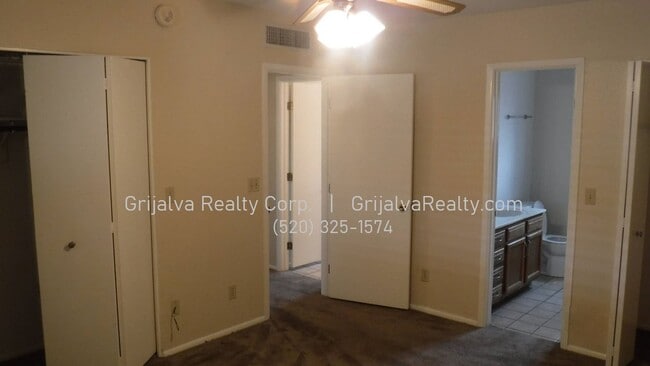 Building Photo - Cute 2 Bedroom, 2 Bath Townhome  (Speedway...