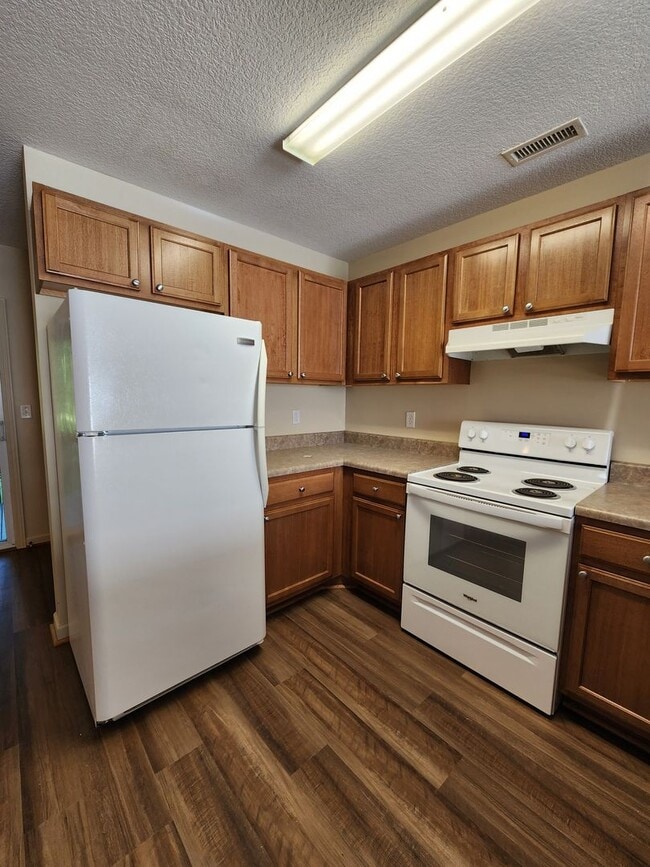 Building Photo - Townhouse Rental-Fletcher, NC