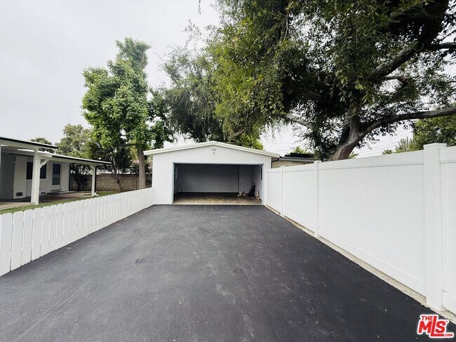 Building Photo - 13411 Wingo St