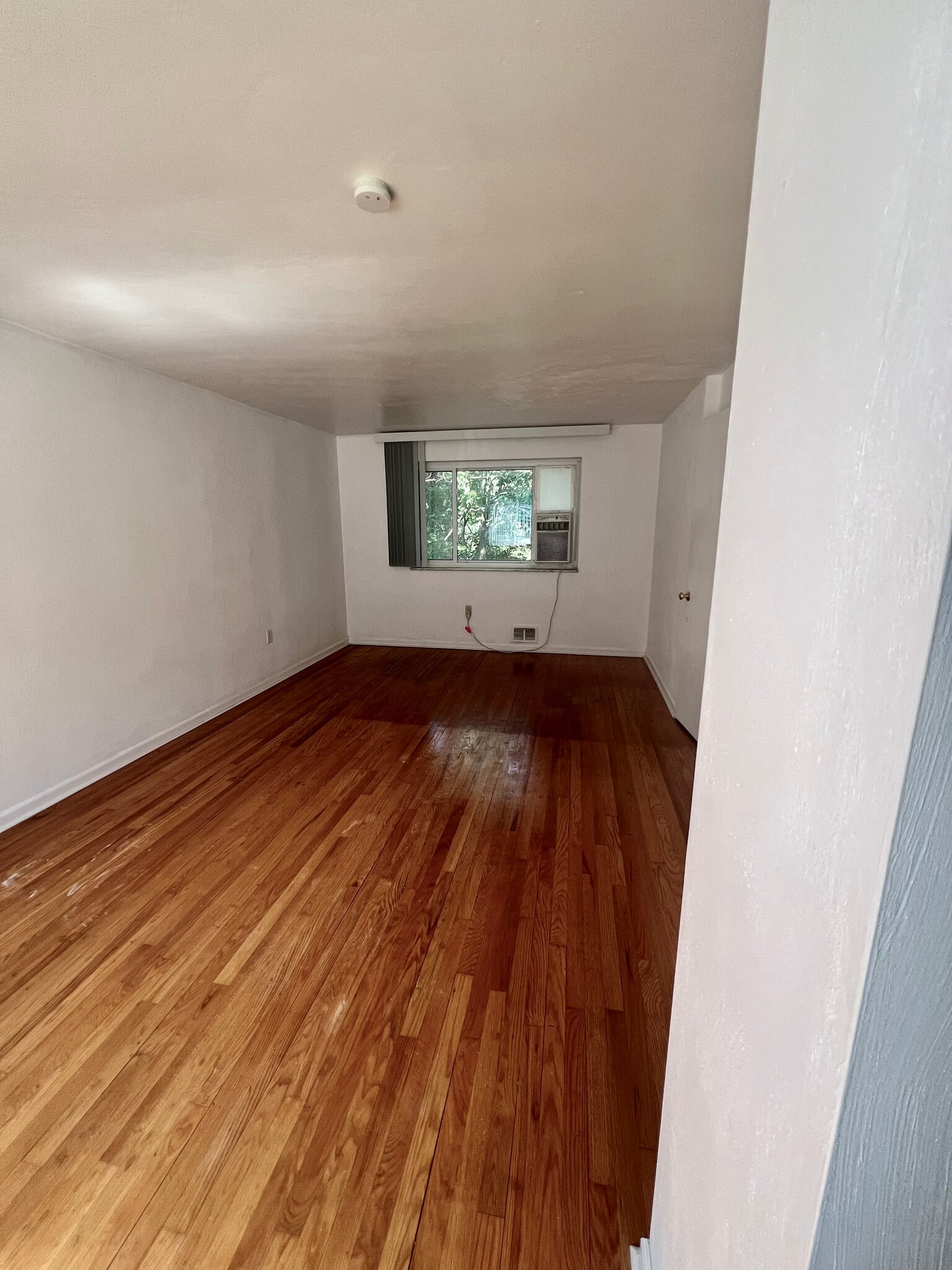 Bedroom #1 (Large with closet) - 2612 Louisiana Ave