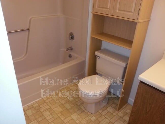 Building Photo - 114 Main Rd N