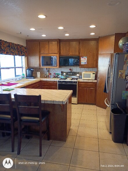 Building Photo - 17840 Lakeview Dr