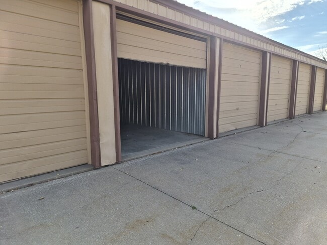 Building Photo - 1313 Oakland Rd NE