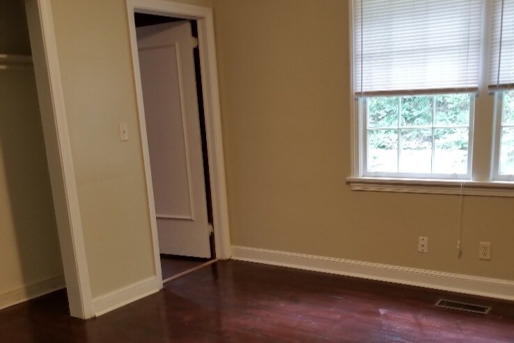 Building Photo - 111 Canyon Dr