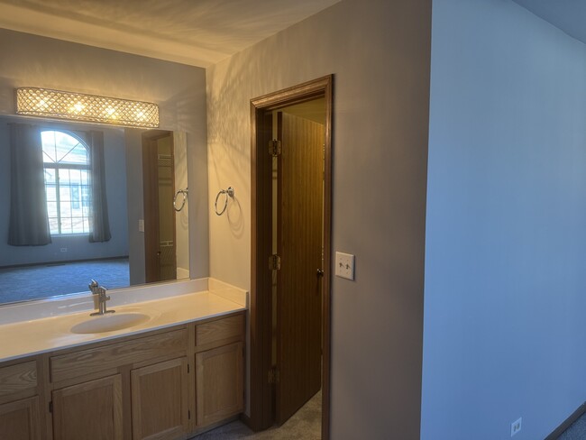 Building Photo - 1236 Sandhurst Ln