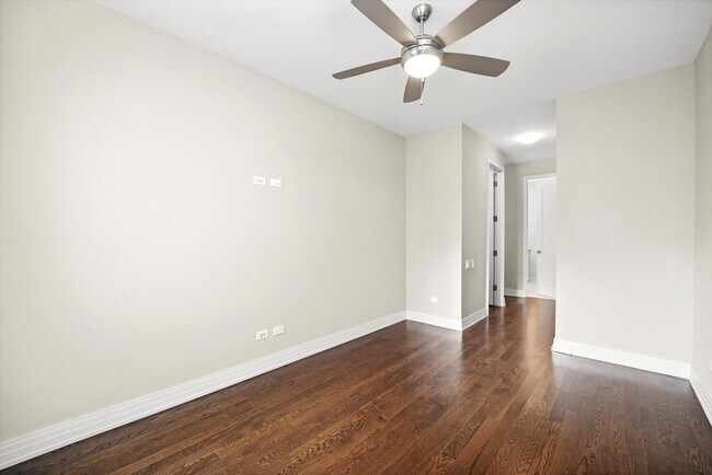 Building Photo - 2755 N Lakewood Ave