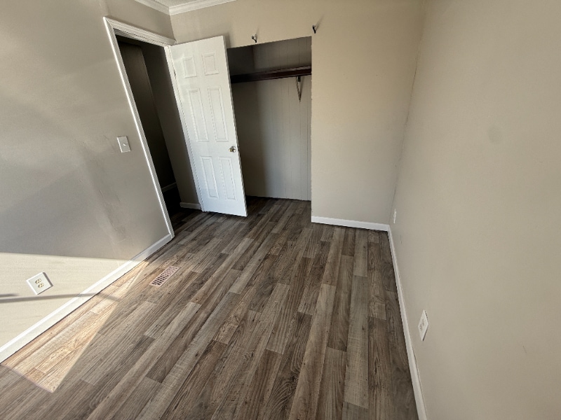 Building Photo - 80 Redwood Ln