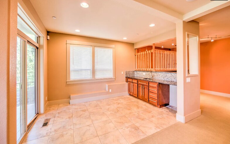 Building Photo - 9977 SE Cheryl Ct