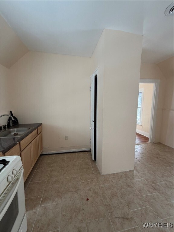 Building Photo - 291 E North St