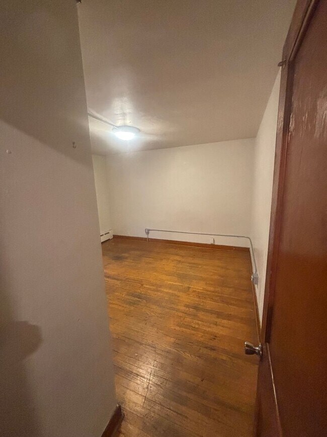 Building Photo - Cute house for Rent