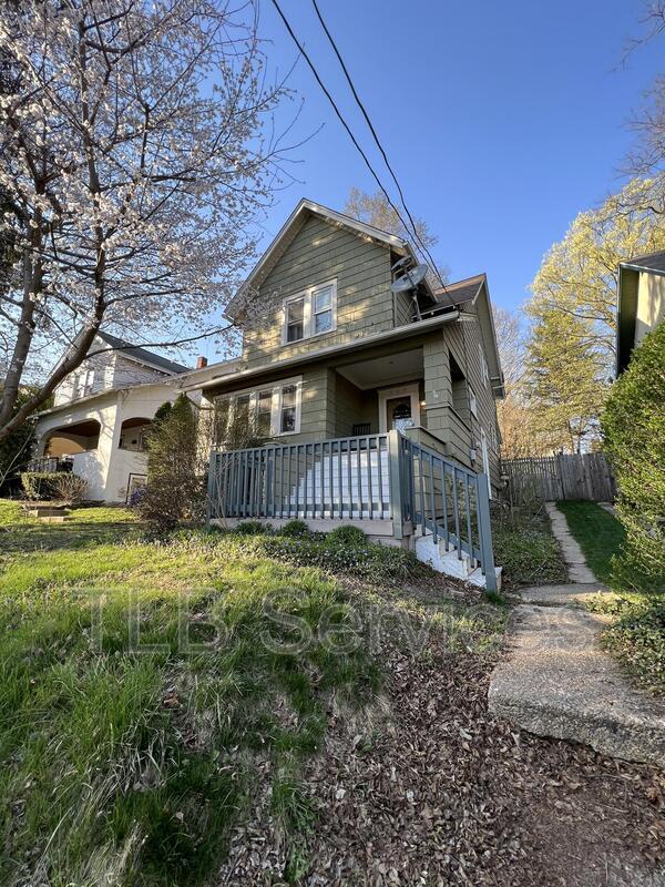 Building Photo - 519 School St