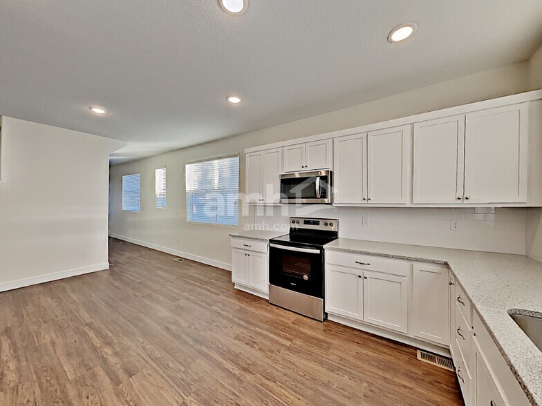 Building Photo - 4405 Crestone Peak St