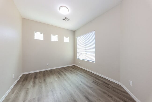 Building Photo - 1812 E South Mountain Ave