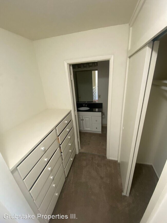 Building Photo - Studio, 1 bath Apartment - 1735 Broadway S...