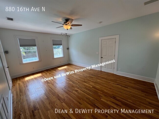 Building Photo - 880 16th Ave N