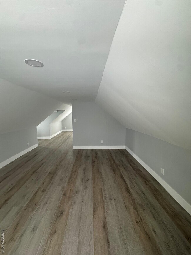 Building Photo - 674 Winthrop Dr