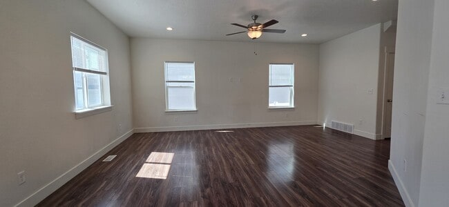 Building Photo - 4697 Breezy Patch Rd