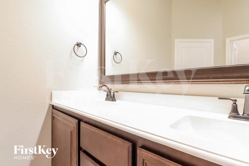 Building Photo - 1125 Marigold Dr