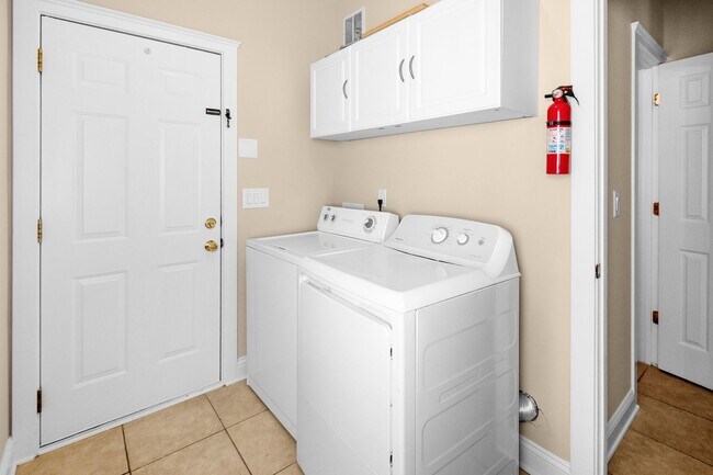 Building Photo - Charming 3 bed 2.5 bath Home in Huntersville!