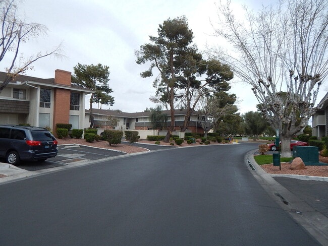 Building Photo - 769 Oakmont Ave