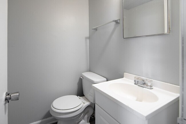 Building Photo - Spacious, affordable two bedroom townhouse in a great location in Charlotte!