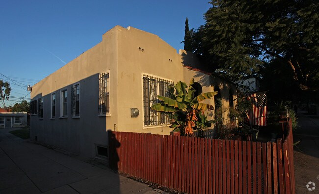 Primary Photo - 1119 N Ogden Dr