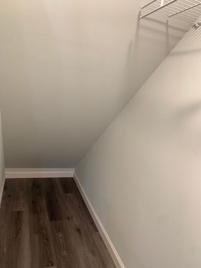 Building Photo - Spacious 3-Bedroom End-Unit Townhouse – Ap...