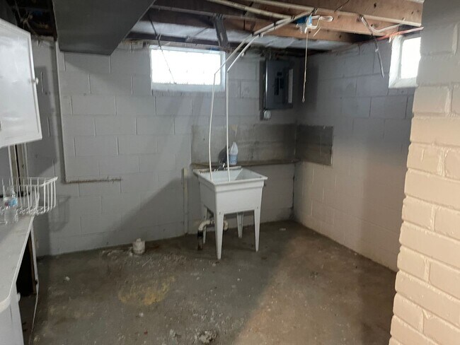 Building Photo - Updated Home In Detroit