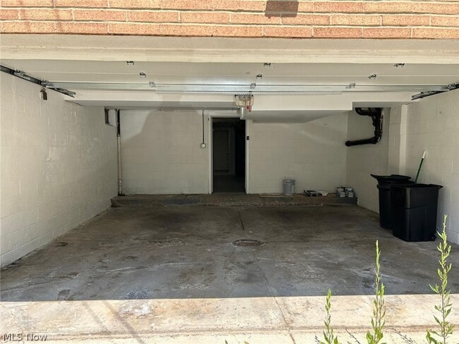 Building Photo - 17914 Chagrin Blvd