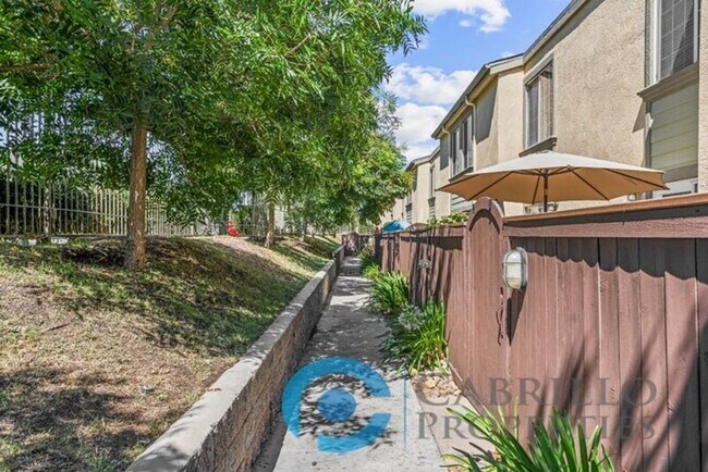Building Photo - 5402 Balboa Arms Dr