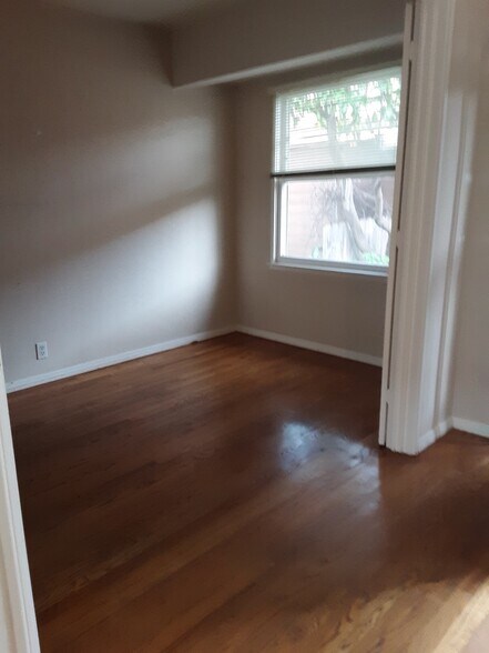 Building Photo - 366 Cypress Dr