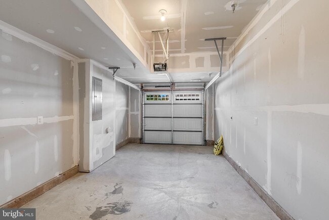 Building Photo - 45114 Kincora Dr