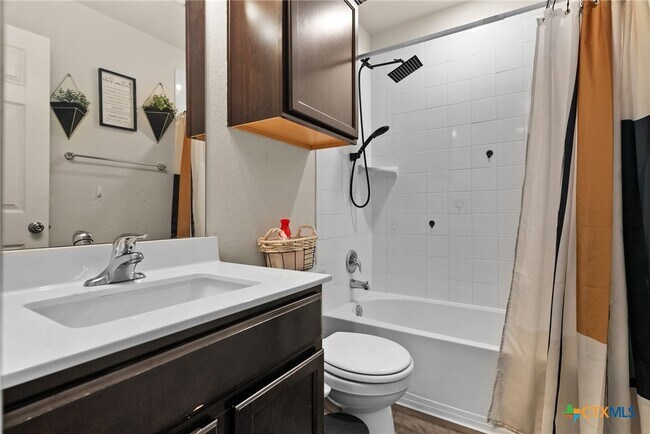 Building Photo - 310 Saddleback Trl