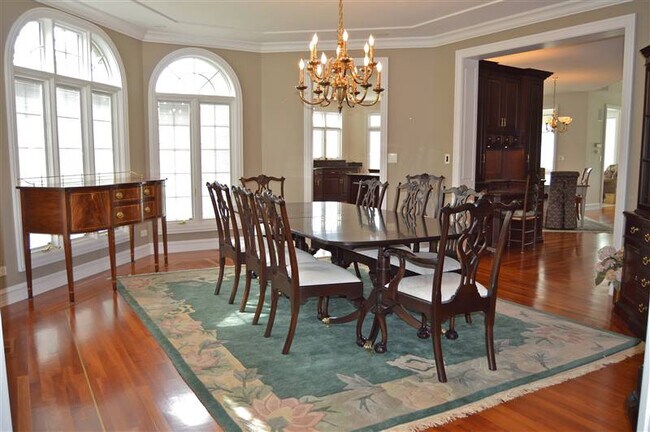 Building Photo - 711 Berkshire Ct