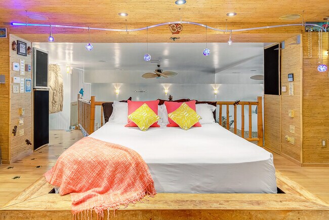 Building Photo - 8280 Queen St