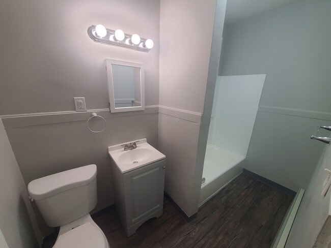 Building Photo - 4 Abbotsford St