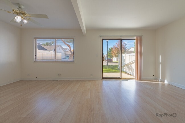 Building Photo - 110 N Waterford Dr