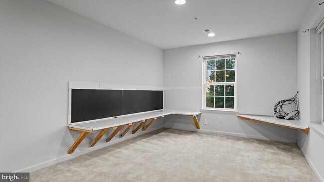 Building Photo - 2231 Evin Dr