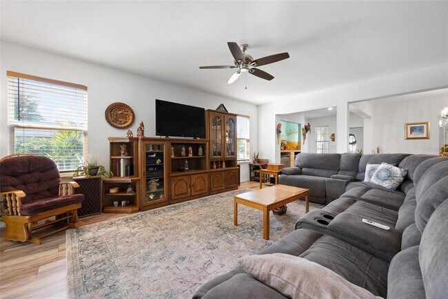 Building Photo - 25901 Aysen Dr