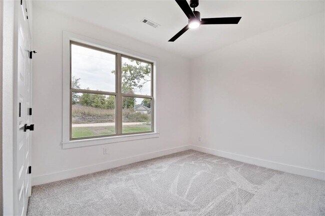 Building Photo - 1 Pagham Ln