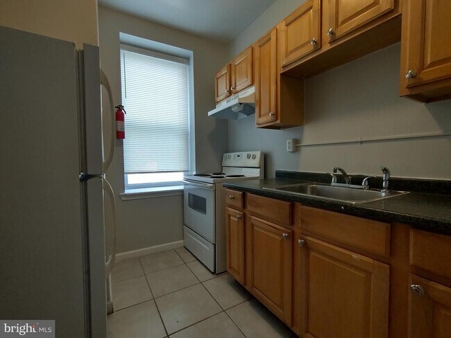 Building Photo - 307 Dolphin St