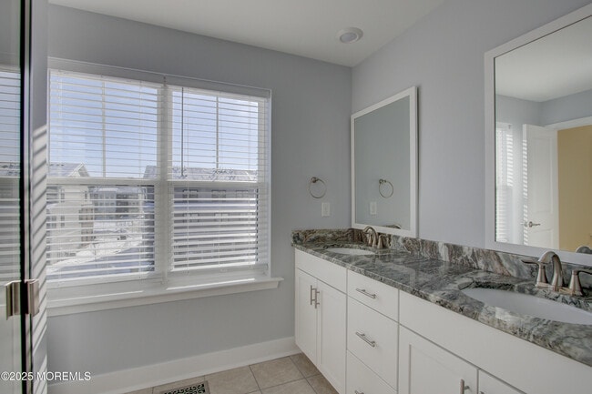 Building Photo - 26 Mariveles Wy