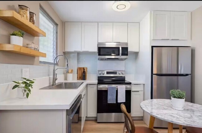 Building Photo - 2710 Ka?aha St