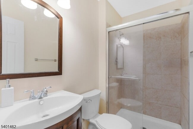 Building Photo - 117 Bluebird Dr