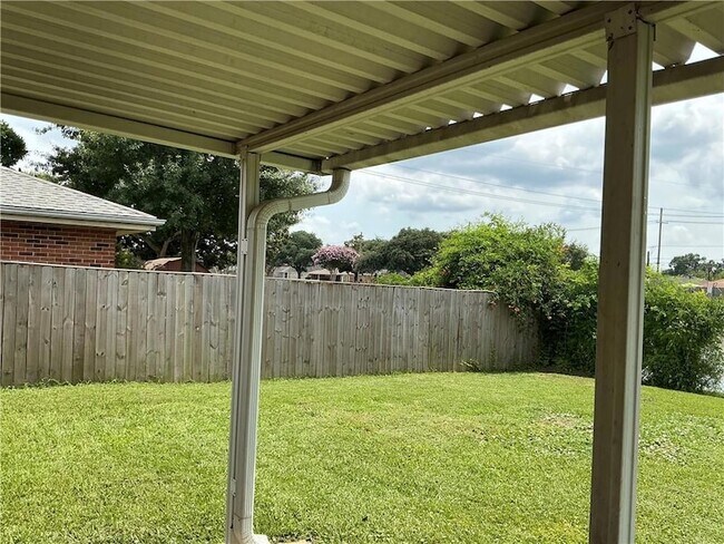 Building Photo - 5008 Academy Dr