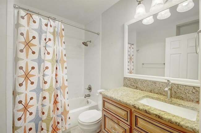 Building Photo - 8504 Mesa Dr